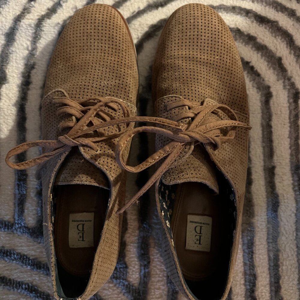 ED Ellen Degeneres tan perforated suede oxford shoes